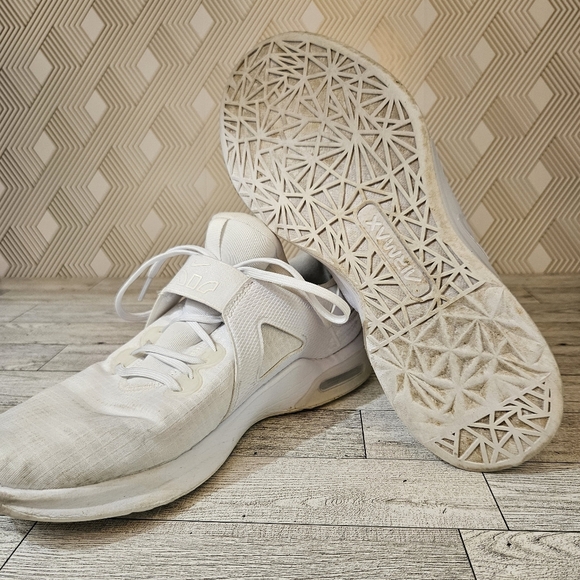 Nike Air Max Bella TR 5 Triple White Training Shoes DD9285-100 Women's Size 10 - Picture 6 of 7